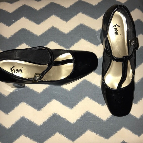 Heels - Picture 2 of 4